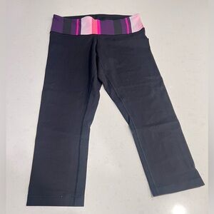 Lululemon multicolor capri pants‎ size 6